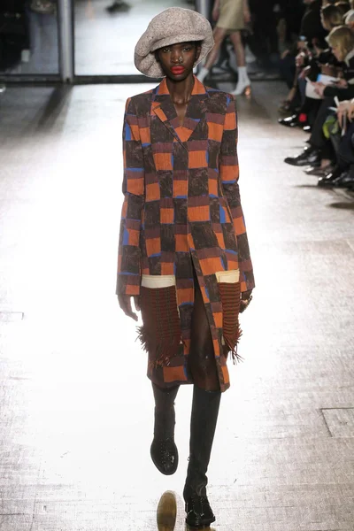 Look 25